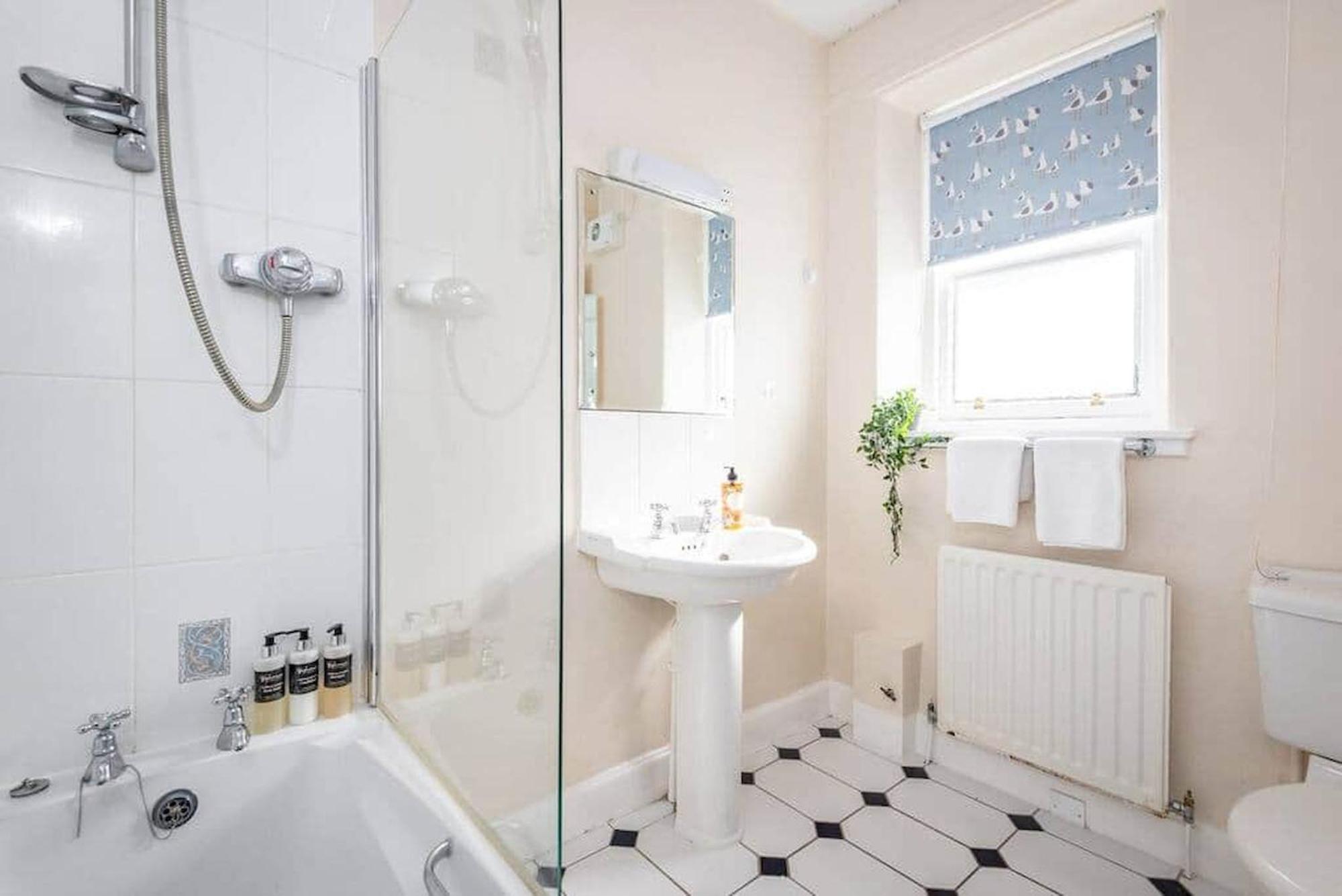Westview House - 3 Bedrooms - Central - Parking St Andrews Buitenkant foto